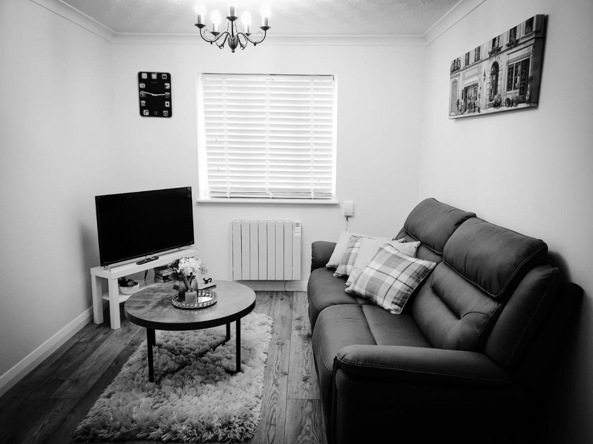 Luxury 1 Bed Close To Town Centre With Free Parking Сътън он Сий Екстериор снимка